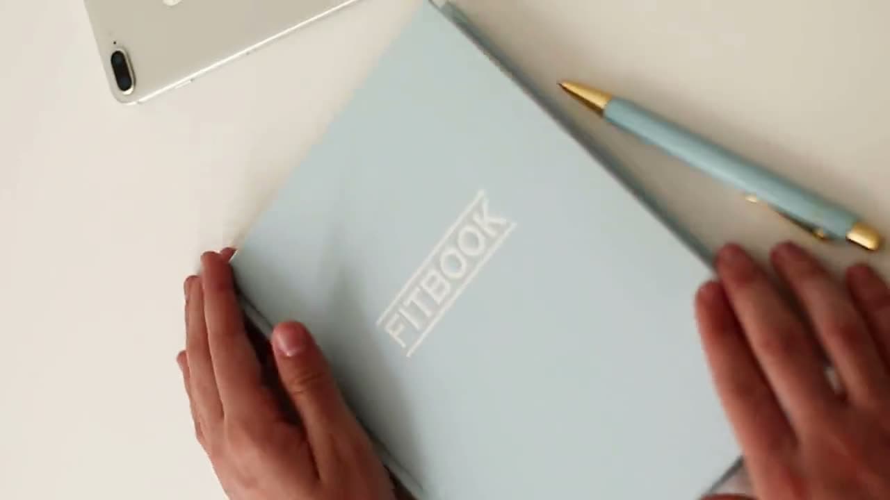 Fitbook — щоденник тренувань у м’ятній обкладинці